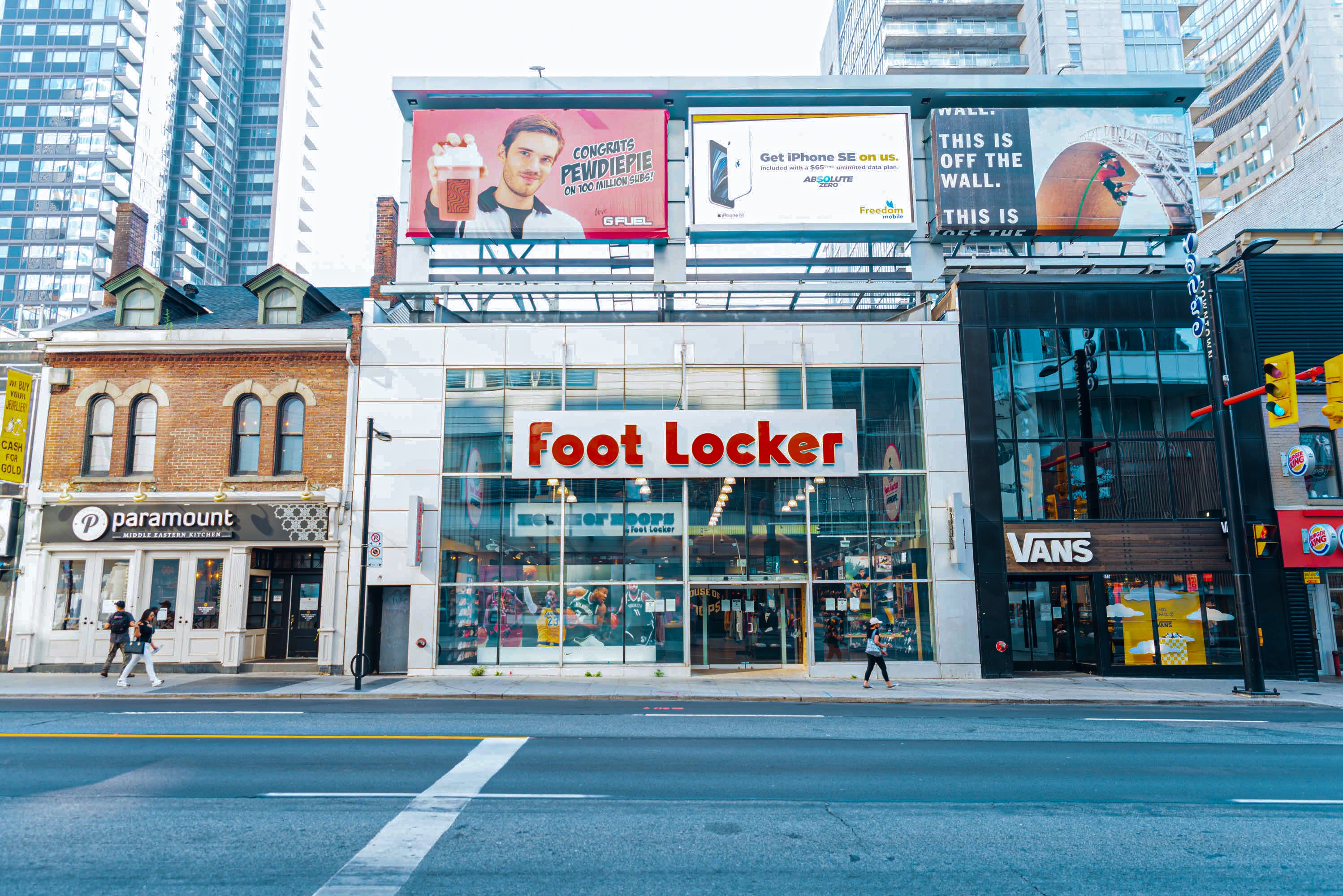 Vans store yonge on sale street