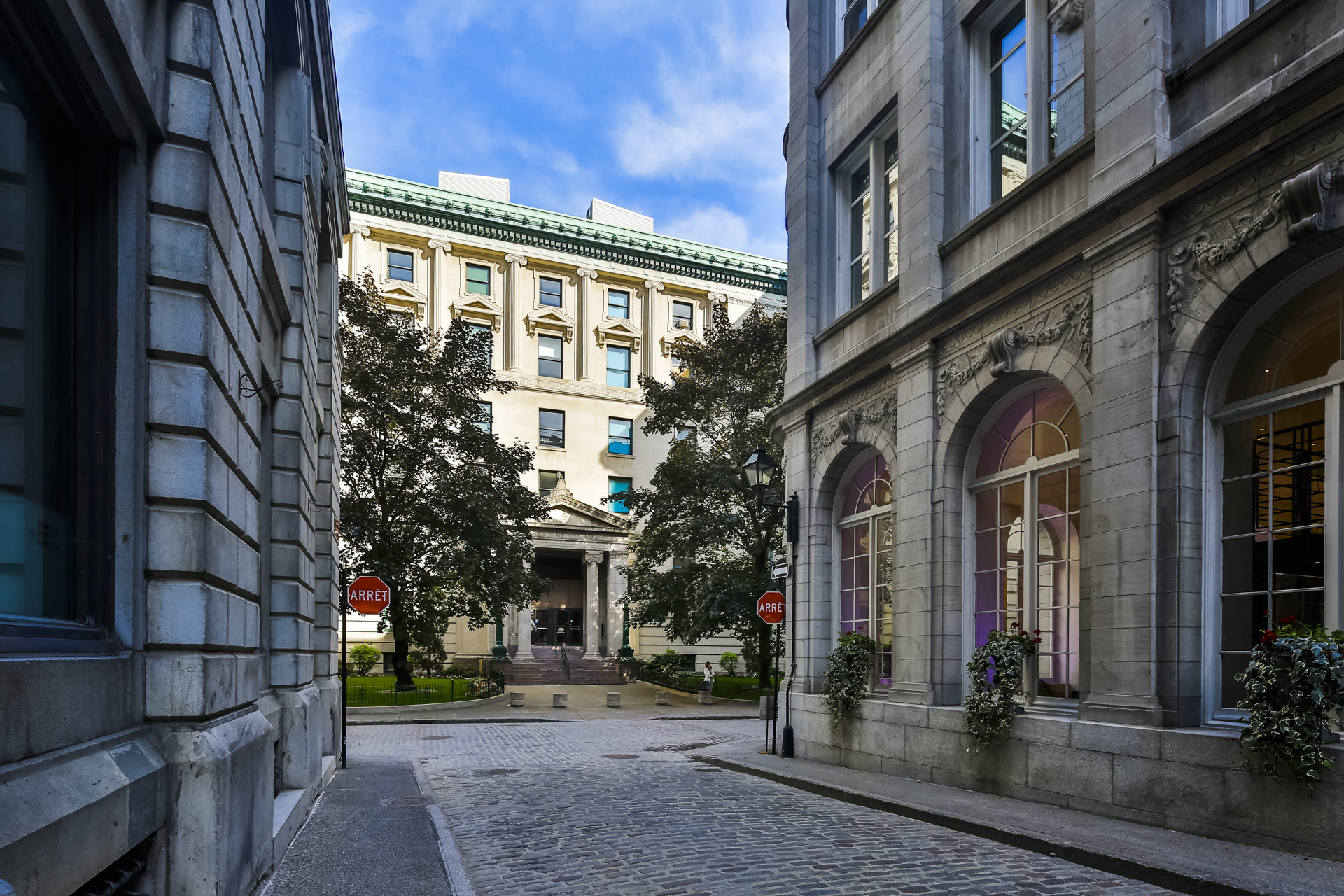 300 Rue Du Saint Sacrement 24 1